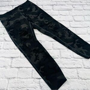 ZYIA Active Womans Size 8-10 Black and Gray Camouflage Leggings Yoga